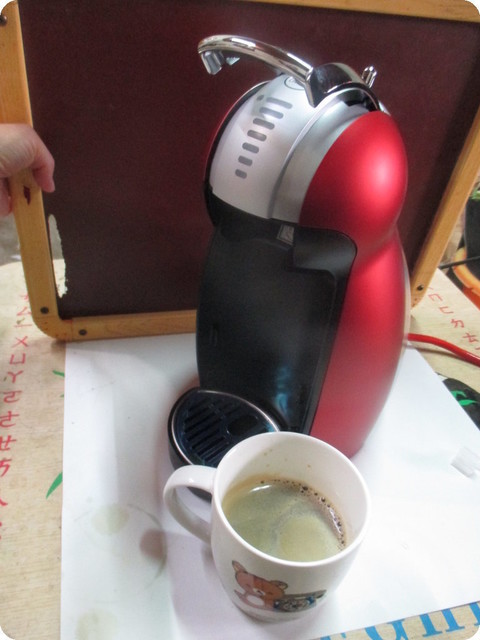 (開箱) 【"GENIO 2"】紅企鵝「雀巢多趣酷思膠囊咖啡機 NESCAFE Dolce Gusto」。