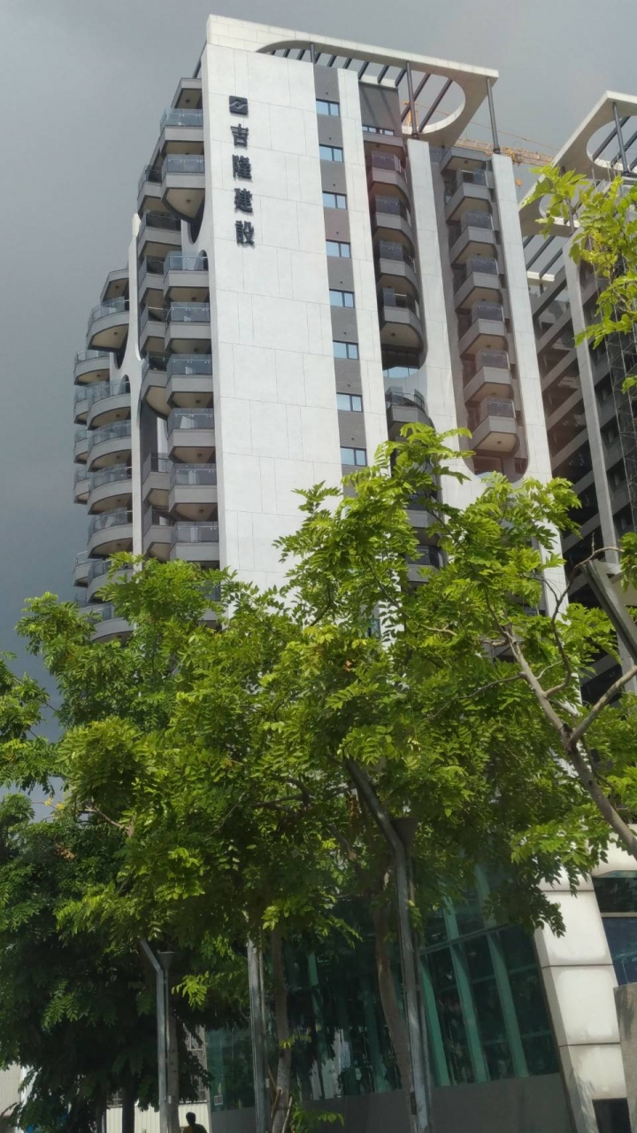 吉隆建設鳳山國中旁的案子