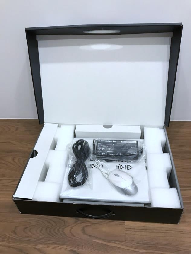 MSI美型商務機 PE62 7RD 簡易開箱