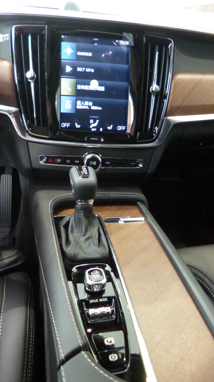 保養兼賞車 V90和V90CC