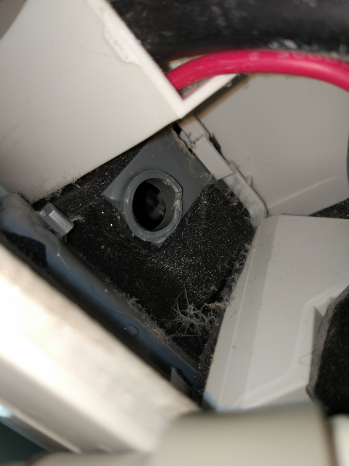 冷氣漏水想吹管結果似乎斷了
