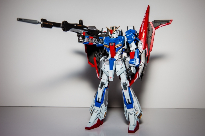 各位覺得鋼彈中哪一台機體的臉最帥呢？ 俊俏臉龐的Z鋼彈 RG BANDAI
