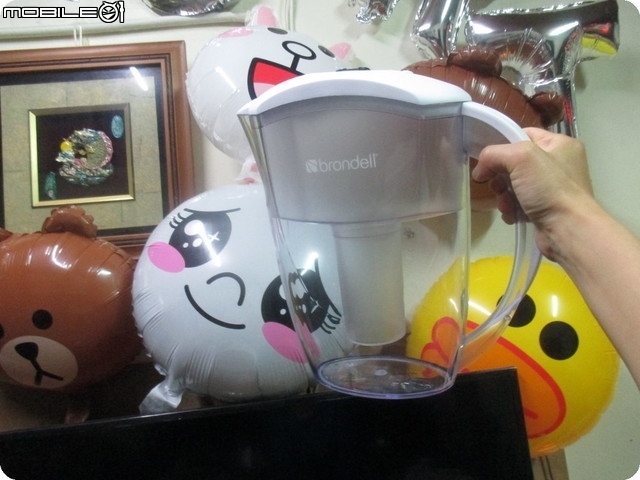 (開箱)【美國Brondell   H2O + 長效濾水壺】,專利技術有效過濾雜質,讓我們喝出健康,喝出美麗.
