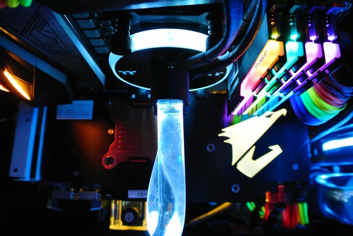 鷹神 AORUS GTX 1080 Ti Waterforce WB 水冷卡 測試篇
