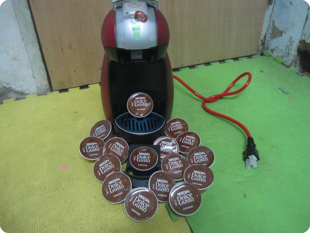 (開箱) 【"GENIO 2"】紅企鵝「雀巢多趣酷思膠囊咖啡機 NESCAFE Dolce Gusto」。