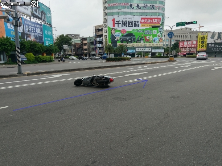 針對車禍初判表有疑問   請問關於右轉的規定