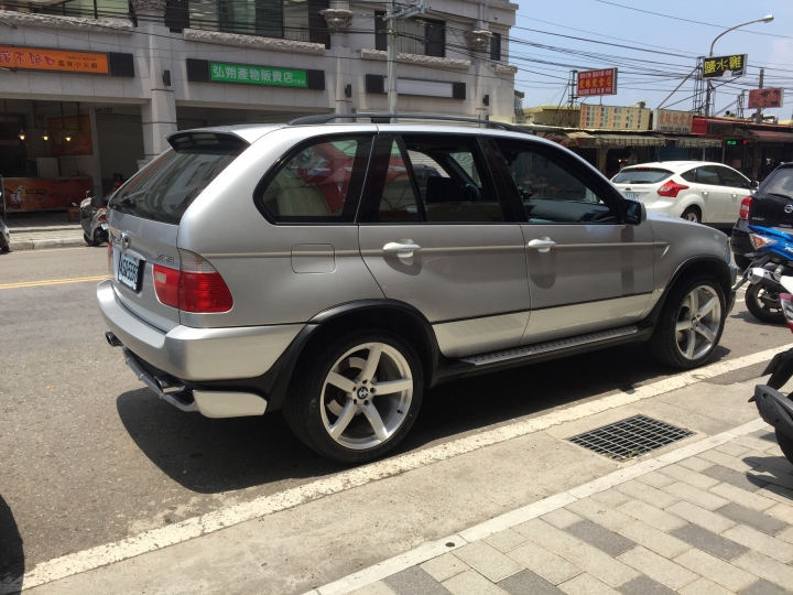 第一代X5 E53上20吋鍛造鋁圈也能蹦出新滋味~~~D1 SPEC