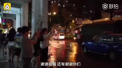 不要只關心救災，來看解放軍美女...