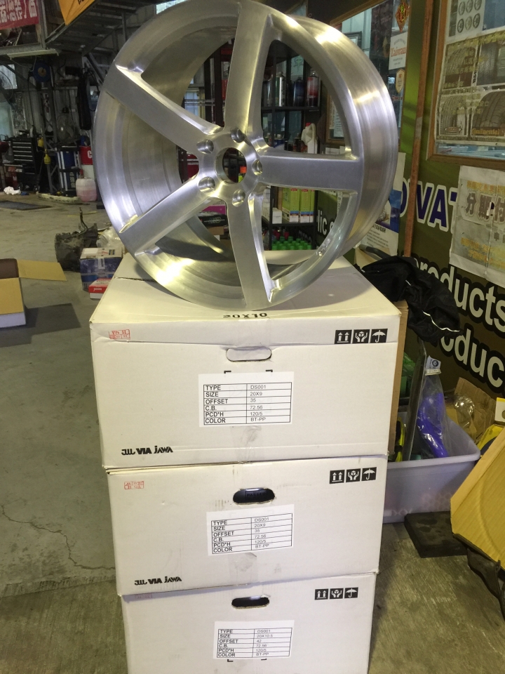 第一代X5 E53上20吋鍛造鋁圈也能蹦出新滋味~~~D1 SPEC