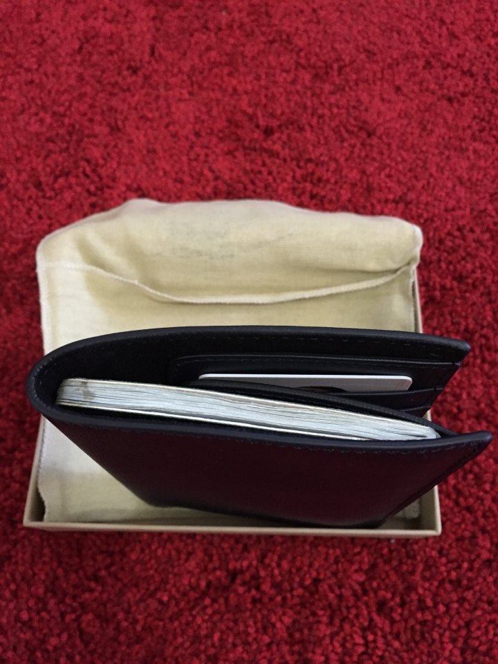 [分享] Burberry LONDON LEATHER 護照夾 & CASHNERE 圍巾