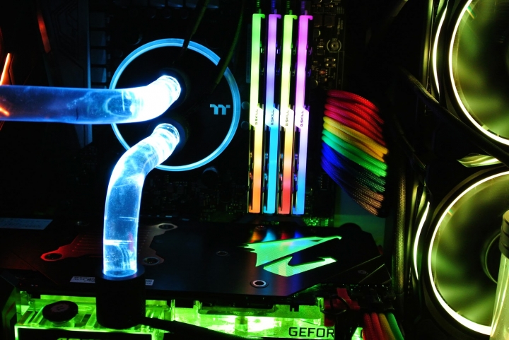 鷹神 AORUS GTX 1080 Ti Waterforce WB 水冷卡 測試篇