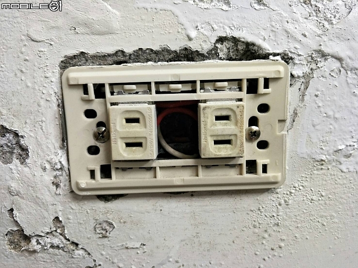 插座內鐵盒子都鏽蝕，造成脫落，怎麼辦？DIY自救分享