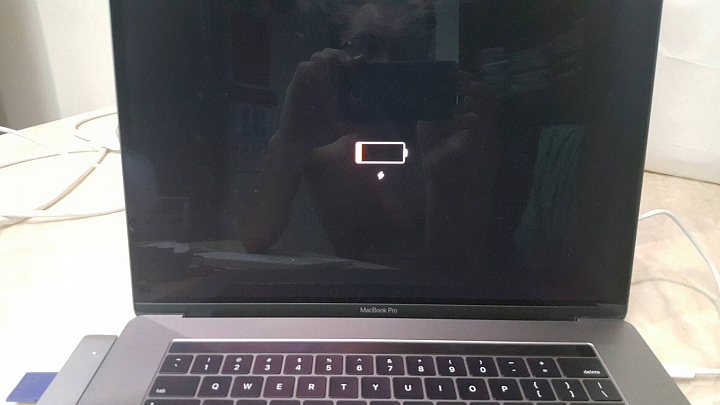 2016 Macbook Pro 15 retina touchbar 不小心 GG了...........