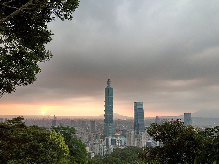U11登象山 夕陽+夜景照片