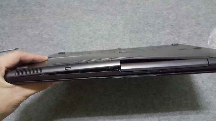 電池膨脹只能一直貼錢換新嗎? 2015年6月換過,現在又這樣了