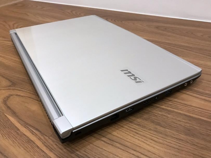 MSI美型商務機 PE62 7RD 簡易開箱