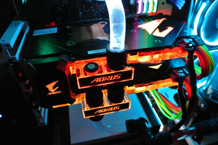 鷹神 AORUS GTX 1080 Ti Waterforce WB 水冷卡 測試篇