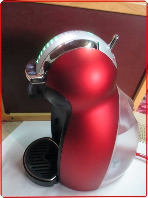 (開箱) 【"GENIO 2"】紅企鵝「雀巢多趣酷思膠囊咖啡機 NESCAFE Dolce Gusto」。