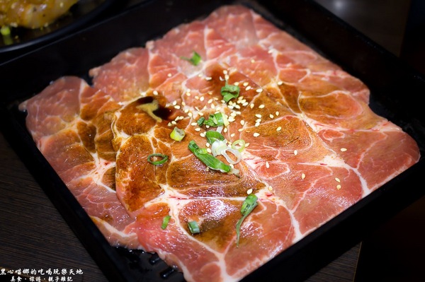 (邀稿)高雄新興︱野饌日式炭火燒肉火烤兩吃吃到飽