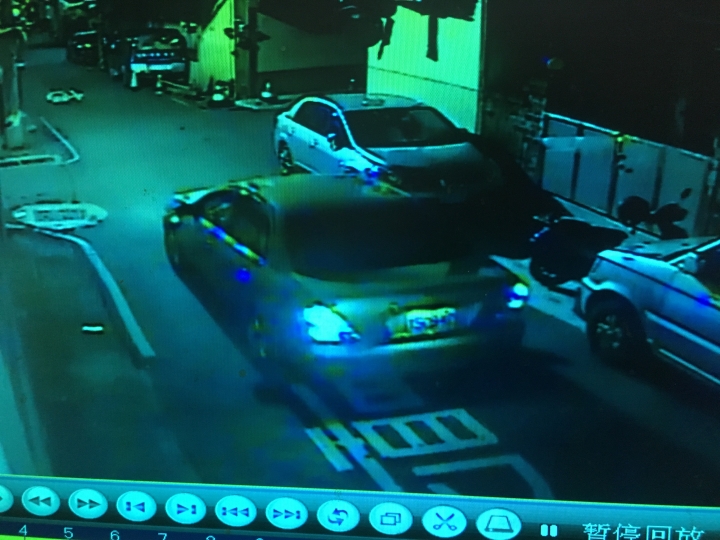 車子停自家路邊被擦撞求高手解析