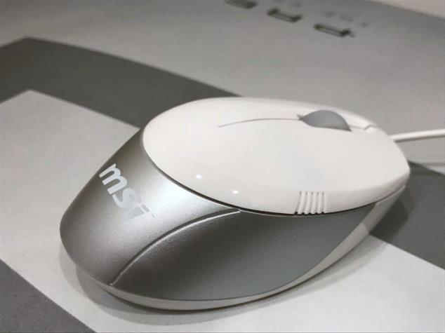 MSI美型商務機 PE62 7RD 簡易開箱