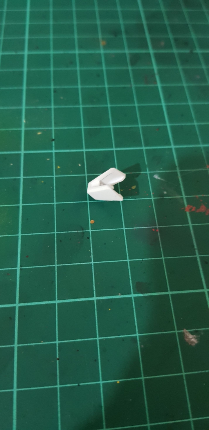 請問是否有人知道這個零件是哪一隻鋼彈的零件