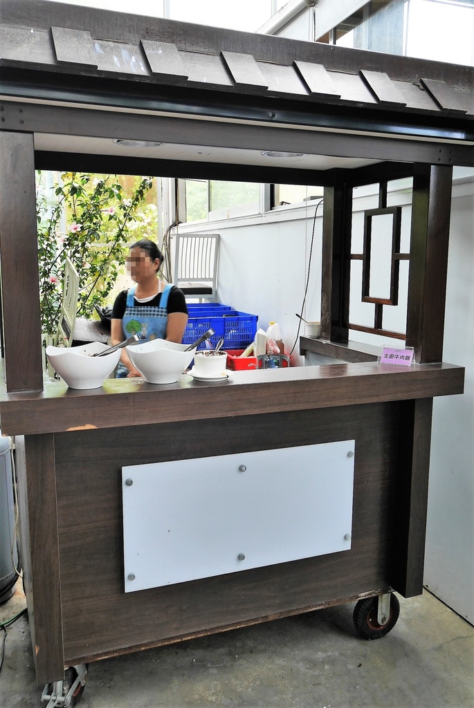 【宜蘭員山 | 餐廳】美麗溫室花園裡的自助美饌❀香草菲菲