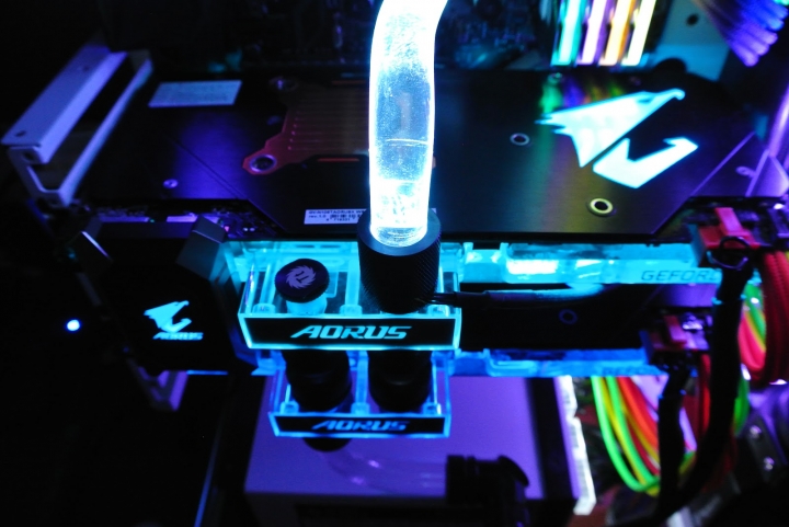 鷹神 AORUS GTX 1080 Ti Waterforce WB 水冷卡 測試篇