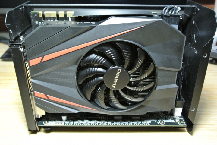 AORUS GTX 1070 Gaming Box 顯卡外接也可以歐~輕測試