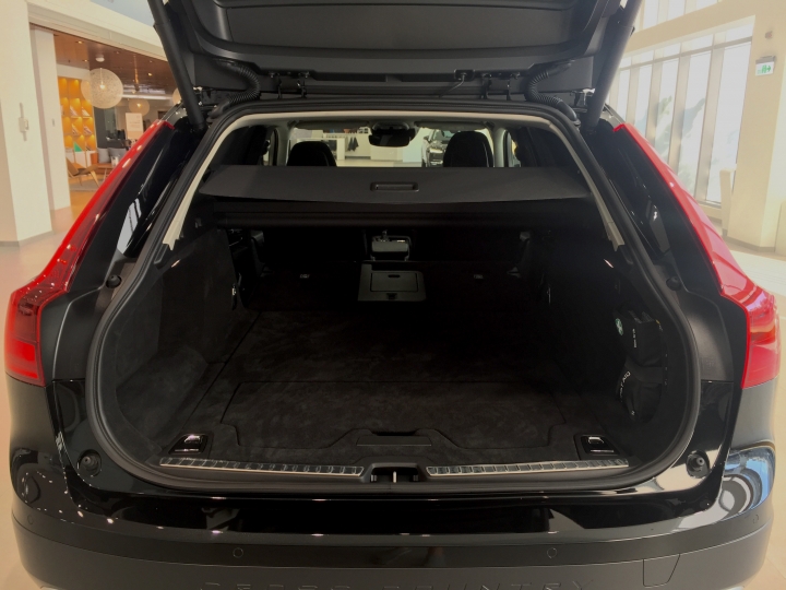 保養兼賞車 V90和V90CC