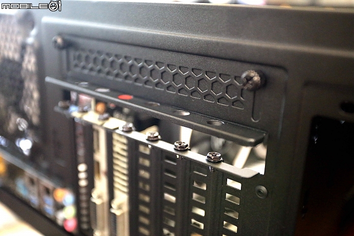 ANTEC P8 玻璃透側機殼開箱安裝心得