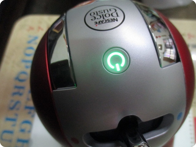 (開箱) 【"GENIO 2"】紅企鵝「雀巢多趣酷思膠囊咖啡機 NESCAFE Dolce Gusto」。