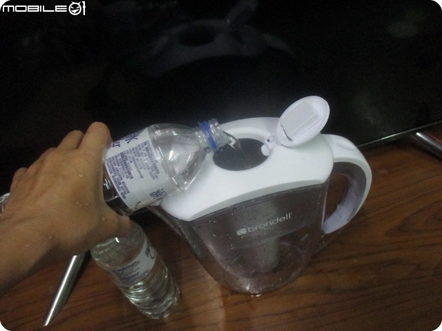 (開箱)【美國Brondell   H2O + 長效濾水壺】,專利技術有效過濾雜質,讓我們喝出健康,喝出美麗.