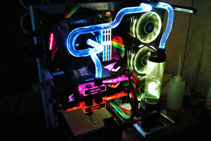 鷹神 AORUS GTX 1080 Ti Waterforce WB 水冷卡 測試篇