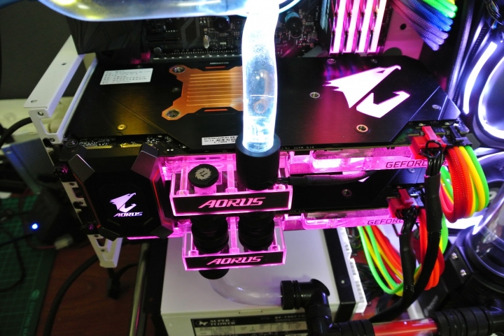 鷹神 AORUS GTX 1080 Ti Waterforce WB 水冷卡 測試篇