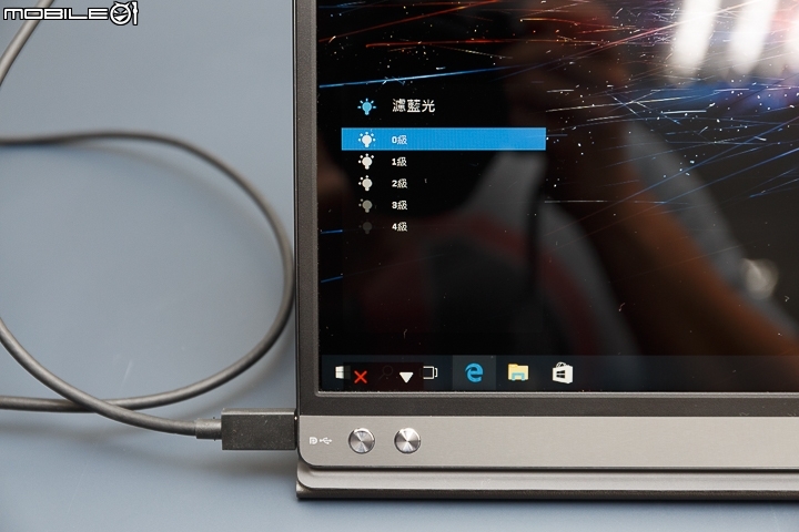 ASUS ZenScreen MB16AC 可攜式顯示器 是多餘？還是便利？
