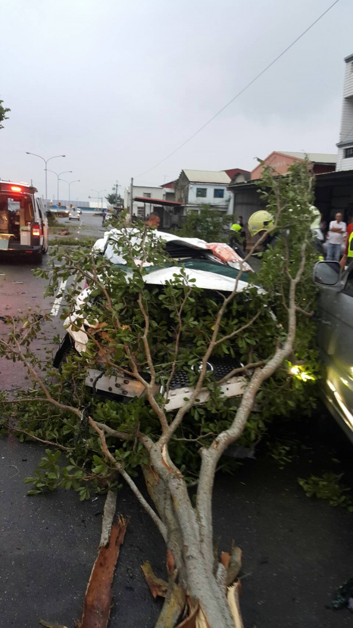 雲林嚴重車禍