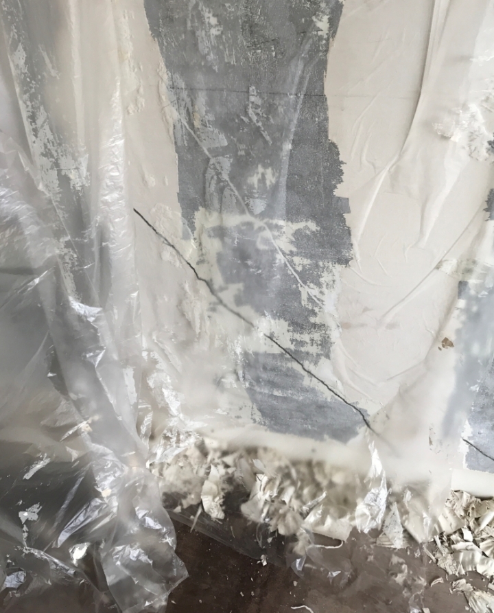 求救!! 牆壁裂縫