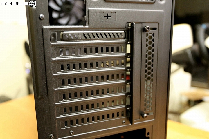 ANTEC P8 玻璃透側機殼開箱安裝心得