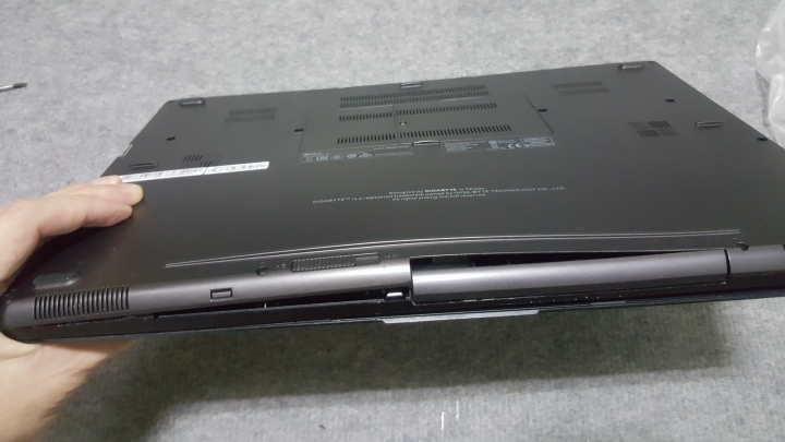 電池膨脹只能一直貼錢換新嗎? 2015年6月換過,現在又這樣了