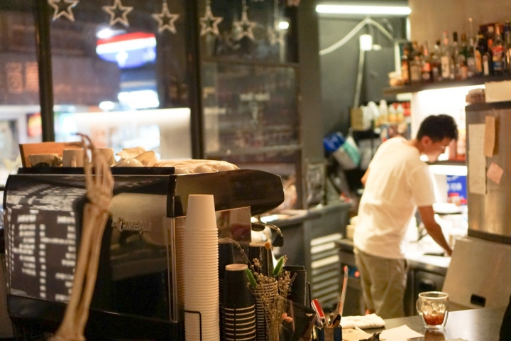 【美食|六張犁】Take Out Burger&Cafe美式餐廳,近通化夜市,隱藏版特製漢堡必點!