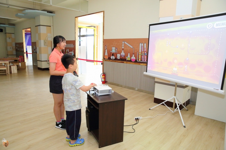 [宜蘭]一起來鬥陣來七桃體驗館體驗AR、VR的互動遊戲,還有大人小孩都愛的水彈射擊遊戲,室內親子景點的好選擇  by蛋拔