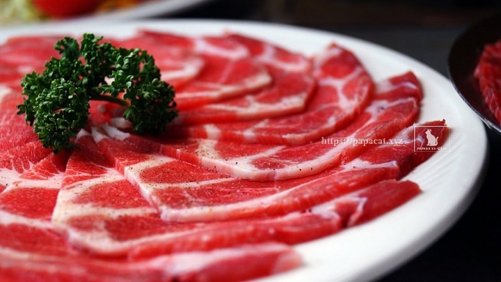 【分享】KAKO KAKO日韓燒肉 公益路時尚工業夜店風，黃金比例0.3吃得出細滑口感，厚切大大滿足口腹之慾，雙人套餐分量三個女生都吃不完！