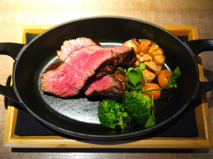 【台北 信義區/捷運市政府站】À Point Steak & Bar 艾朋牛排餐酒館-牛排龍蝦的頂級享受