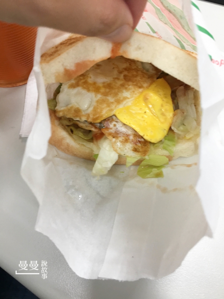 【台北/捷運南京復興站】餐車早餐，逼雞老闆不減我最愛鴛鴦奶茶與培根蛋起司三明治的熱情(2019/07/31老闆已休息，動態請關注臉書打卡標籤公告)