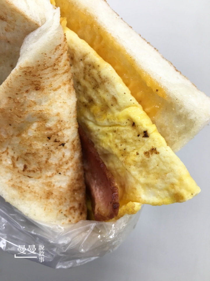 【台北/捷運南京復興站】餐車早餐，逼雞老闆不減我最愛鴛鴦奶茶與培根蛋起司三明治的熱情(2019/07/31老闆已休息，動態請關注臉書打卡標籤公告)