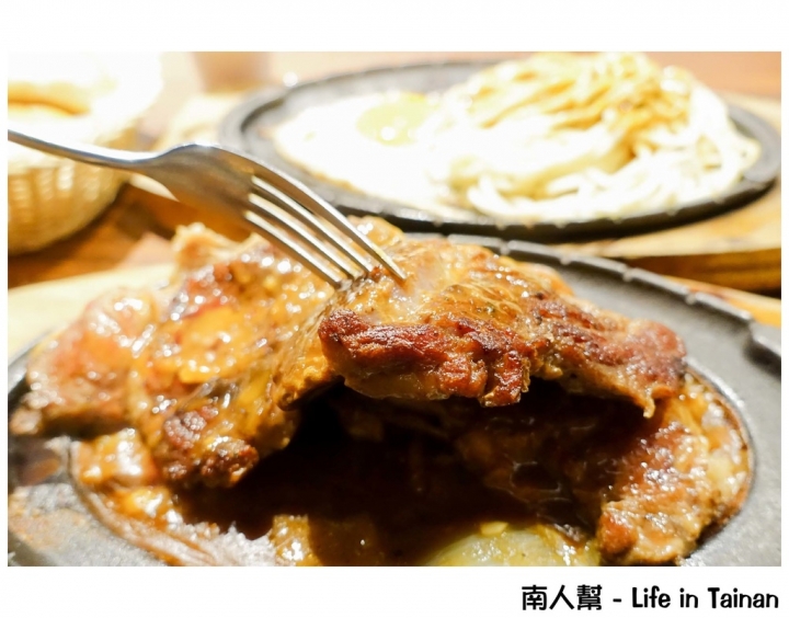 【台南北區-美食】70元豬排｜80元牛排｜雙人海陸大拼盤500有找｜濃湯.飲料喝到飽 ~ 吉鶴牛排-台南花園店
