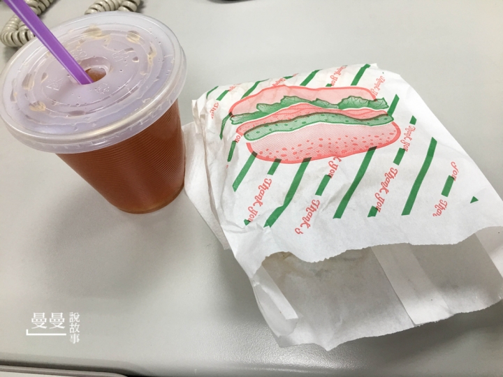 【台北/捷運南京復興站】餐車早餐，逼雞老闆不減我最愛鴛鴦奶茶與培根蛋起司三明治的熱情(2019/07/31老闆已休息，動態請關注臉書打卡標籤公告)