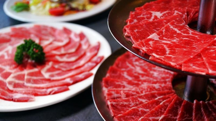 【分享】KAKO KAKO日韓燒肉 公益路時尚工業夜店風，黃金比例0.3吃得出細滑口感，厚切大大滿足口腹之慾，雙人套餐分量三個女生都吃不完！