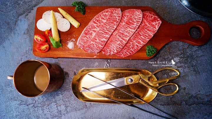 【分享】KAKO KAKO日韓燒肉 公益路時尚工業夜店風，黃金比例0.3吃得出細滑口感，厚切大大滿足口腹之慾，雙人套餐分量三個女生都吃不完！